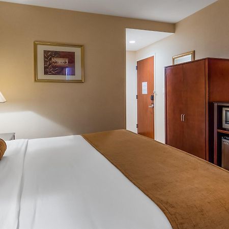 Best Western Plus Arena Hotel New York Ngoại thất bức ảnh